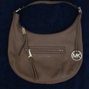 Hobo style pepple leather purse